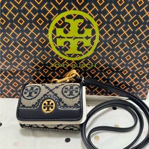 Tory Burch Air pods Pro case with lanyard NWT